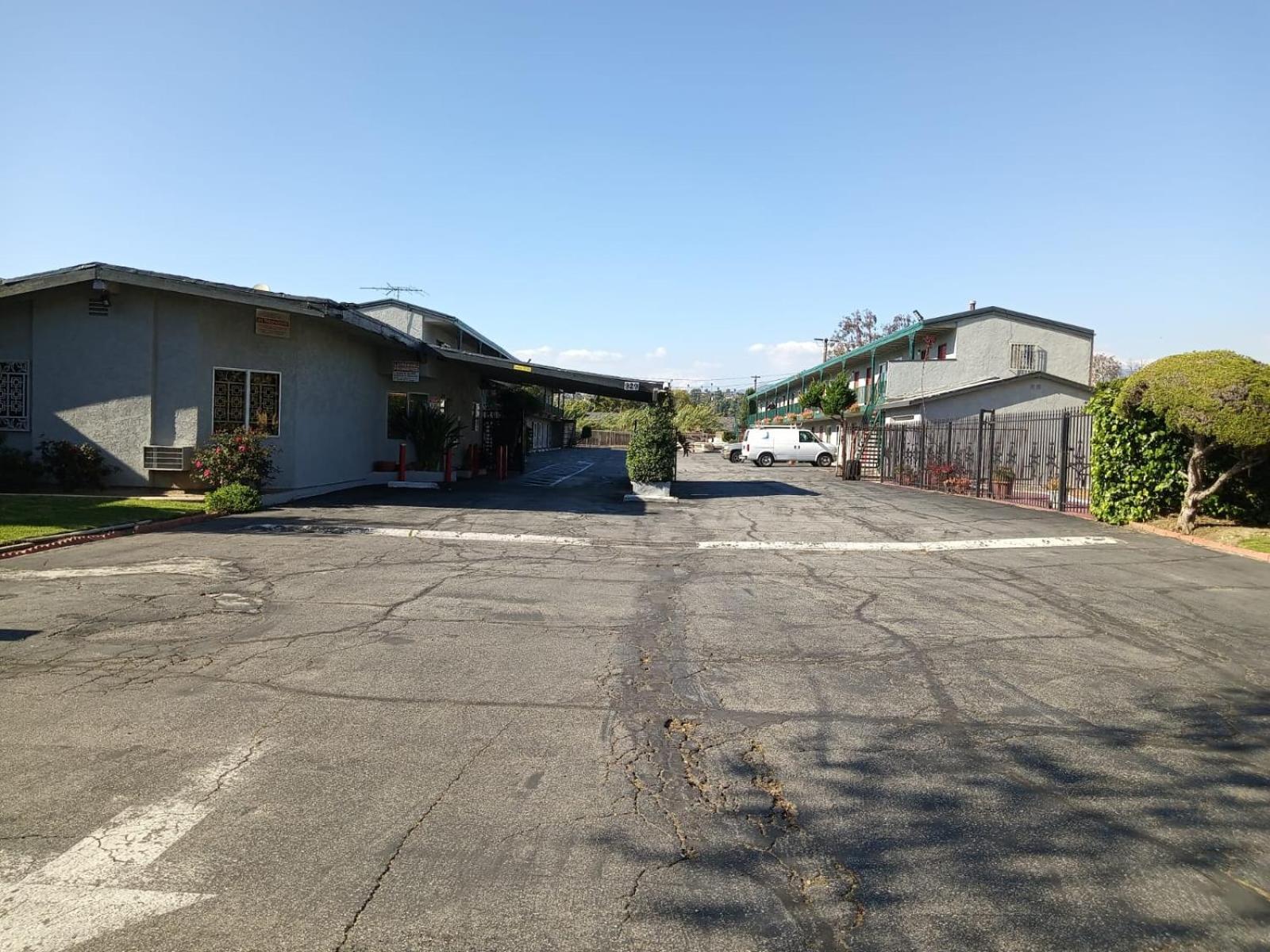 Pomona Inn Exterior photo